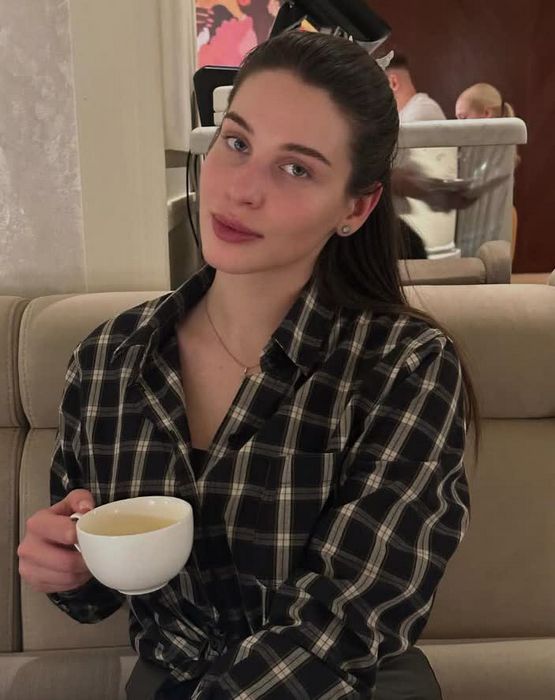 Эскорт и самооценка женщины: как интимный досуг меняет восприятие себя